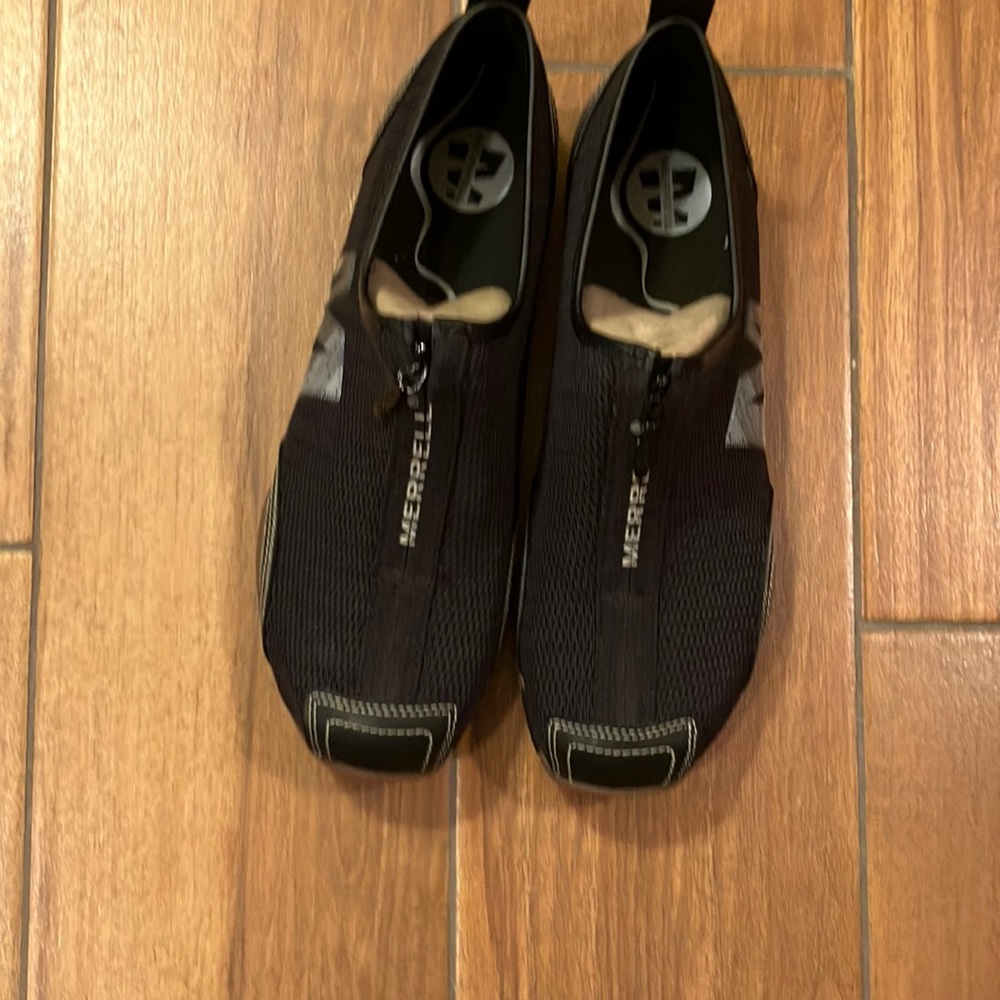 Merrell Barrado Sneaker, NWT,size 8.5. Mesh upper with leather.